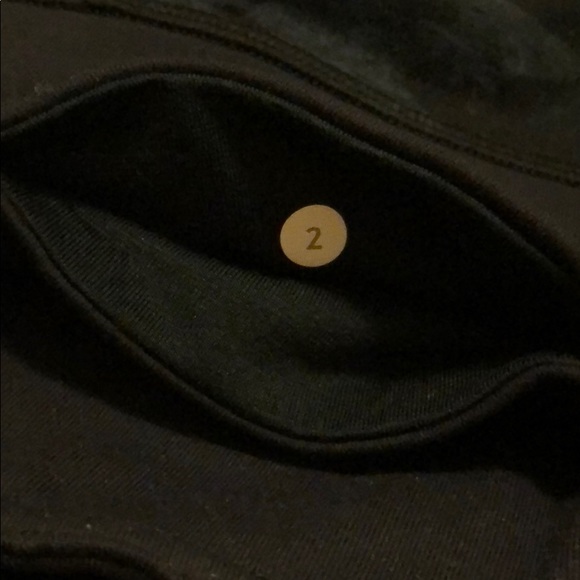 Lululemon 2 Navy camo Crop Leggings - Picture 3 of 3